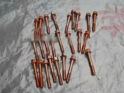 东风雷诺DCI 11发动机排气歧管法兰面螺栓D5000694330