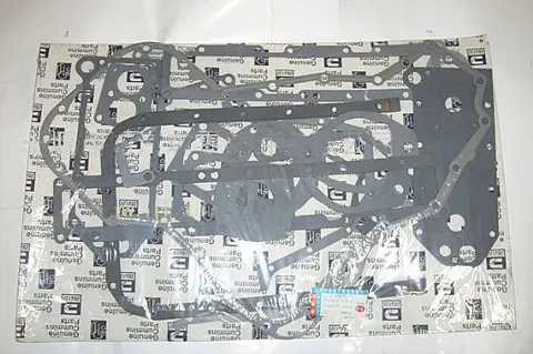 东风康明斯发动机修理包（230马力）、汽车配件3940Z-010