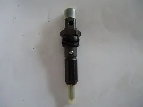 东风康明斯发动机喷油器4849366//汽车零配件4849366